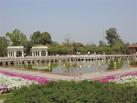shalimar garden srinagar images